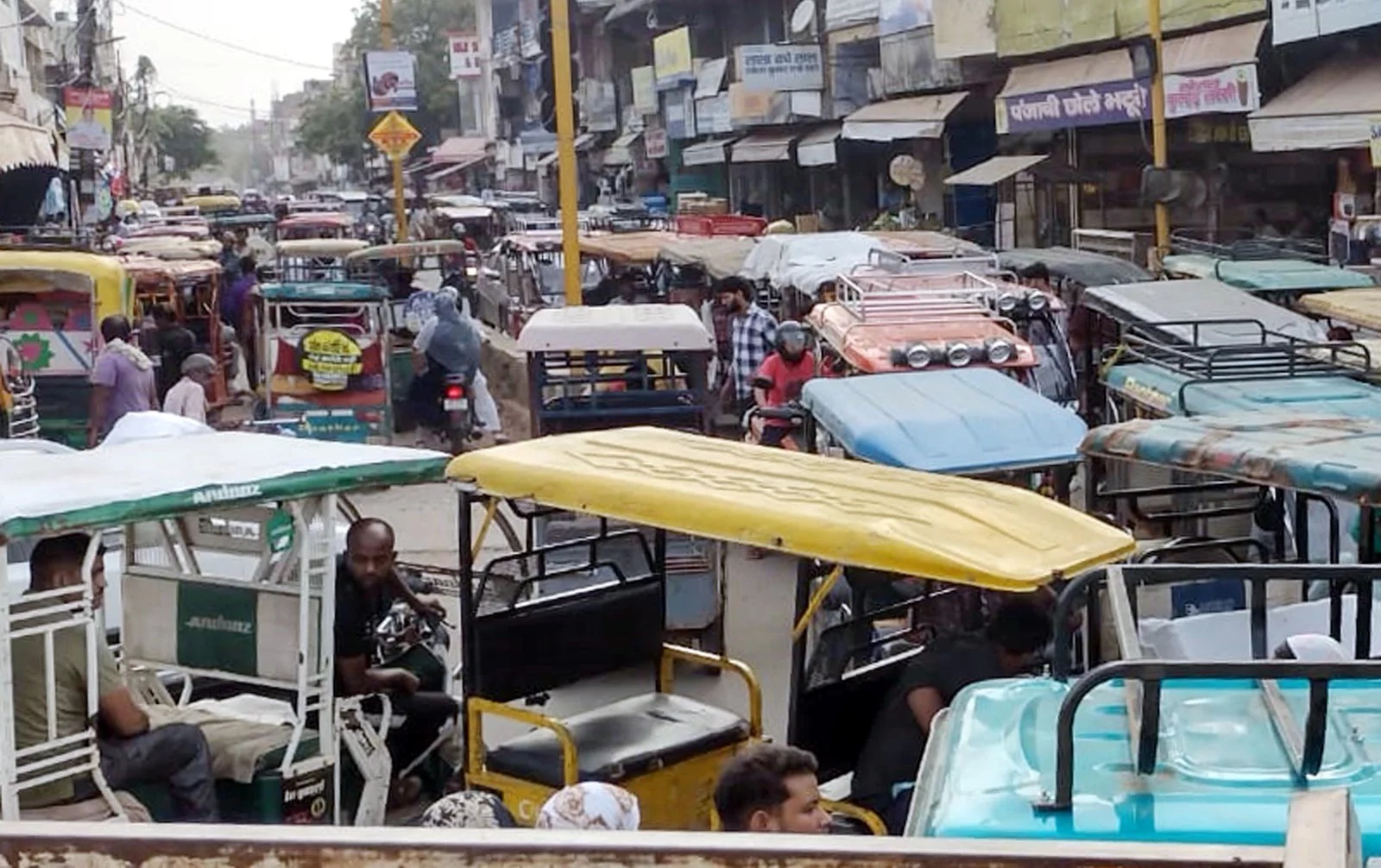 शहर में ई-रिक्शा सुविधा के बजाए मुसीबत ही मुसीबत