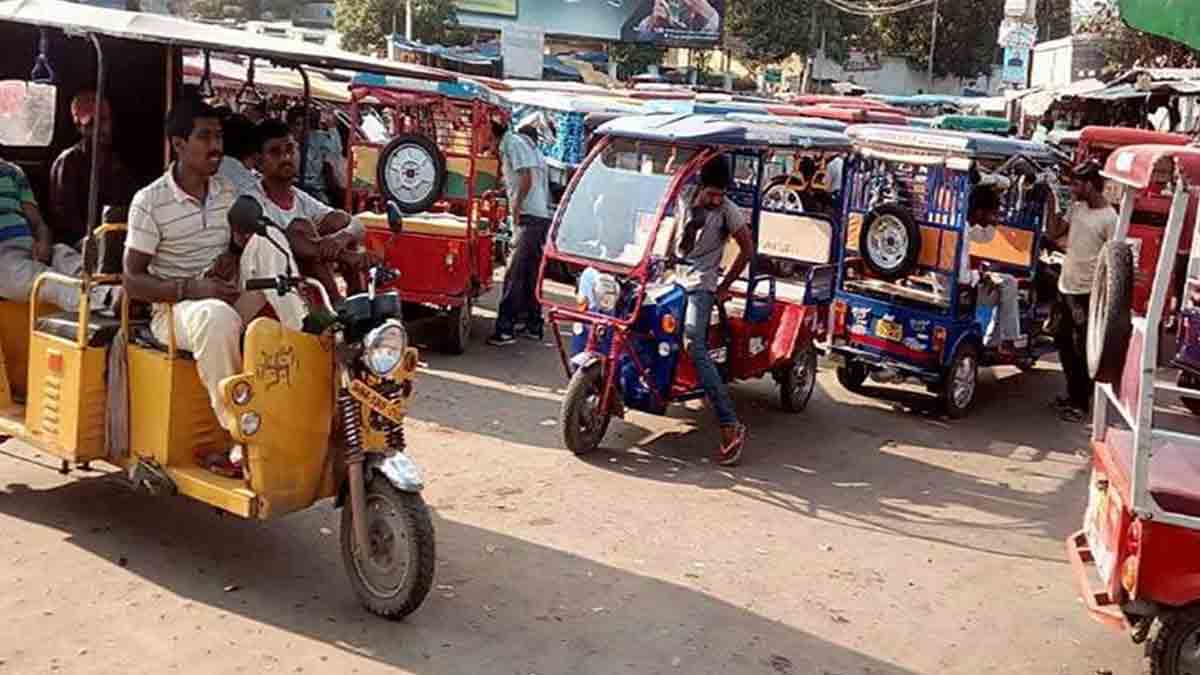 अवैध रिक्शाओं की जकड़ में शहर की सड़कें