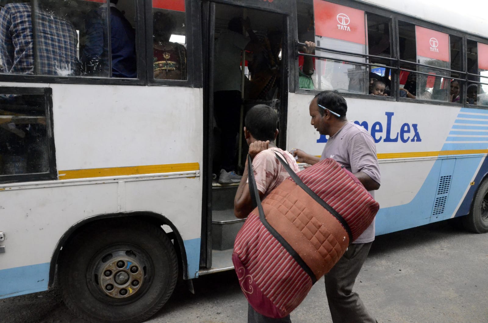 ऊपर की कमाई है साहब कैसे करें कार्रवाई