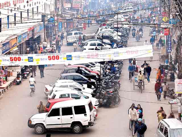 कार्रवाई के बजाए तमाश देख रहे कैंट अफसर