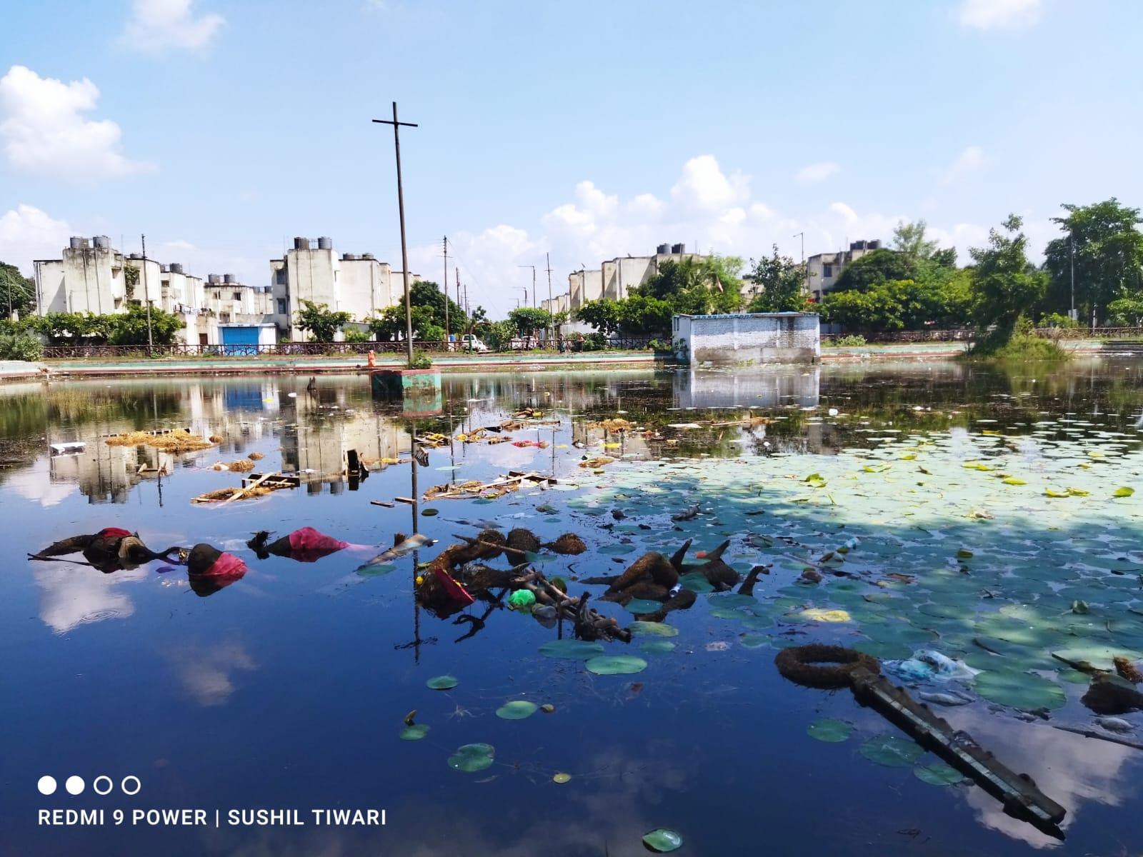 सरकारी तालाबों पर इंस्टीट्यूट- होटल व अवैध कालोनियां