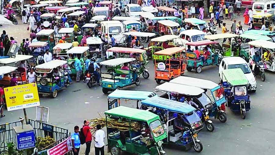 ई रिक्शा के जाम से अभी नहीं मुक्ति