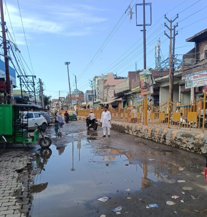 बहुत कठिन है डगर-नेता व अफसर हैं बेखबर