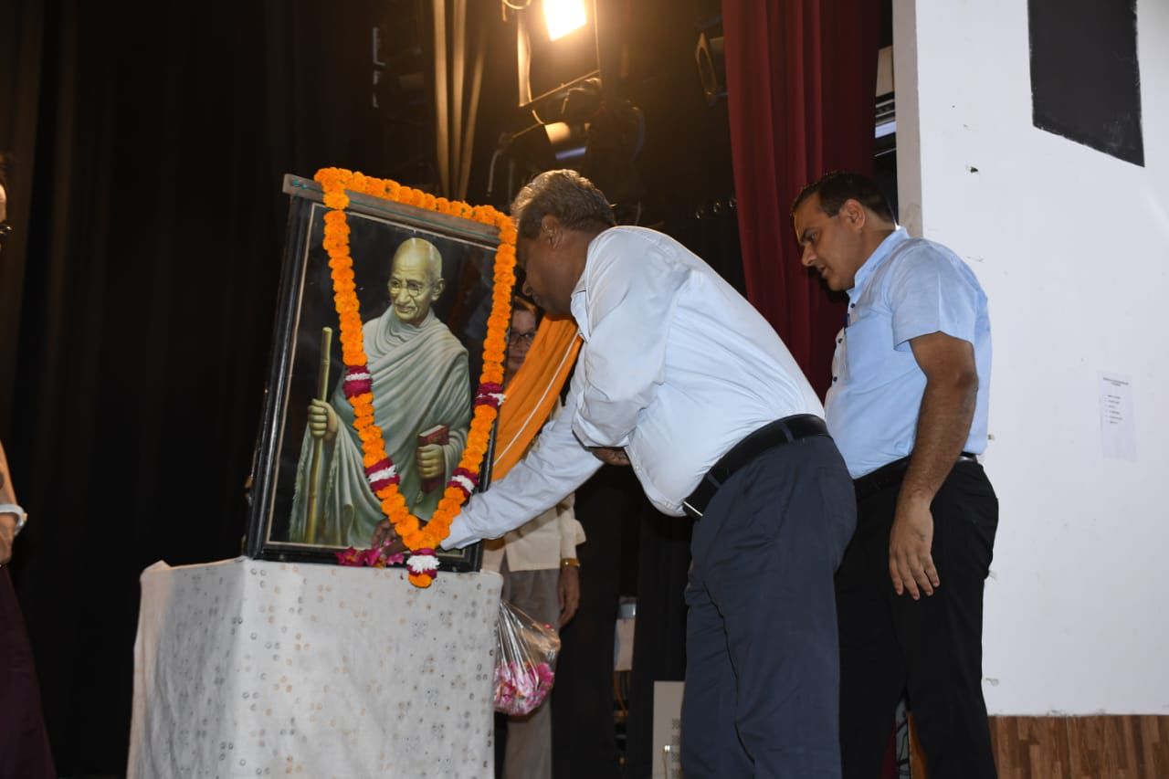 LLRM-बापू व शास्त्री को जयंती पर नमन