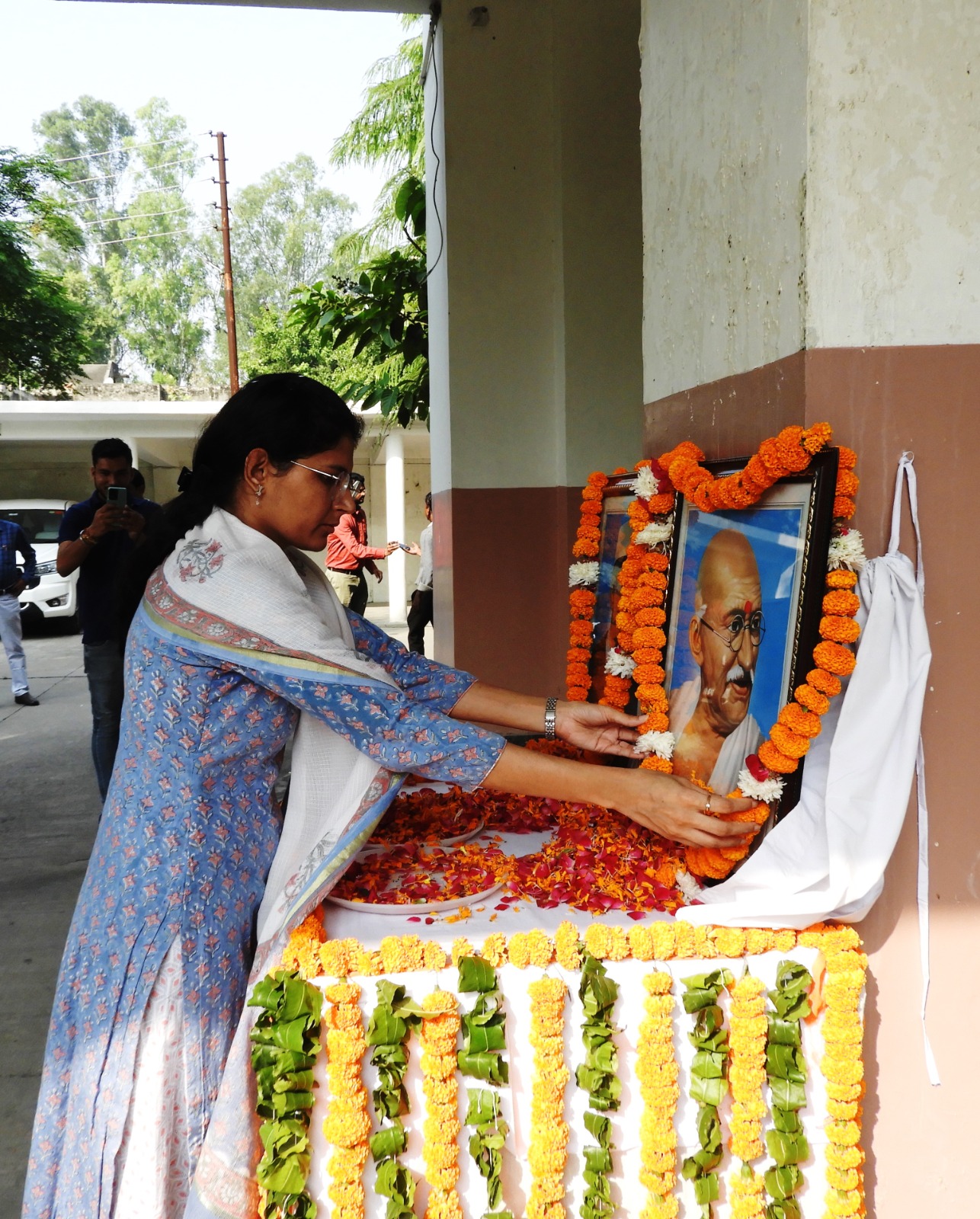 जयंती पर बापू व शास्त्री जी को नमन