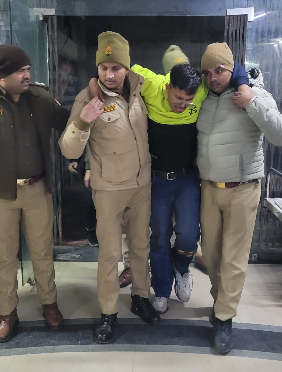 सिपाही की छीनी पिस्टल-पुलिस ने मारी गोली