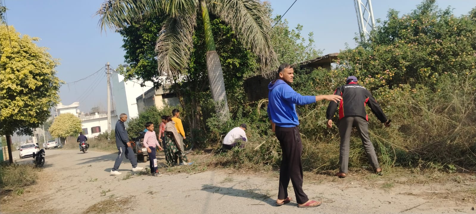 कालोनी वालों ने खुद संभाला मोर्चा