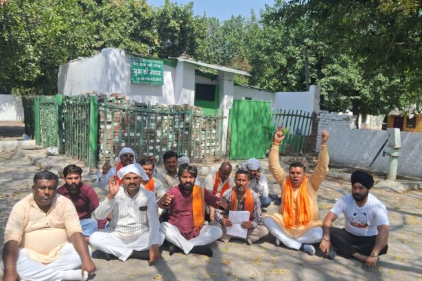 मस्जिद पर हनुमान चालिस करने पर मुकदमा