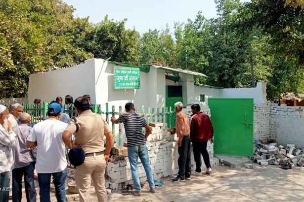 मस्जिद पर हनुमान चालिस करने वालों पर मुकदमा