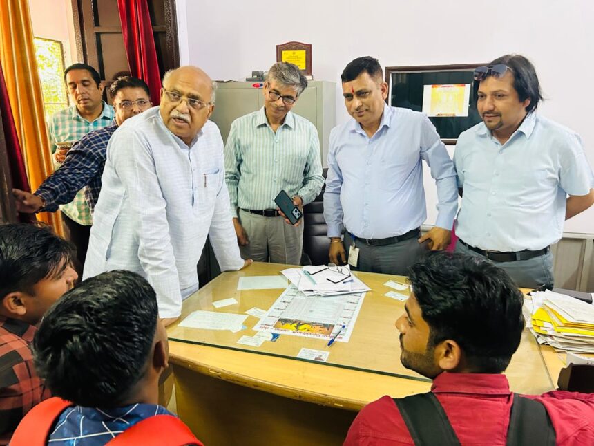 कैंट विधायक ने किया रोजगार मेले का उद्घाटन