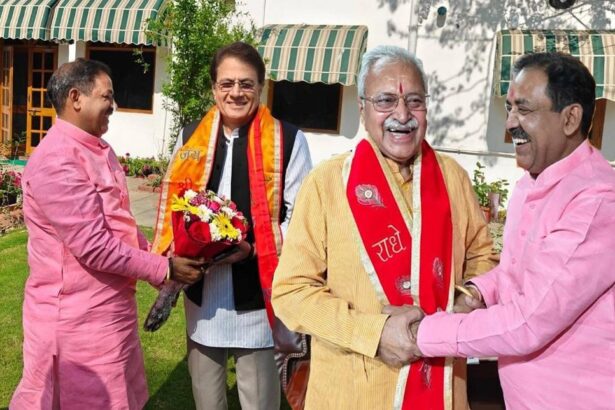 डा. वाजपेयी व अरुण गोविल से भेंट