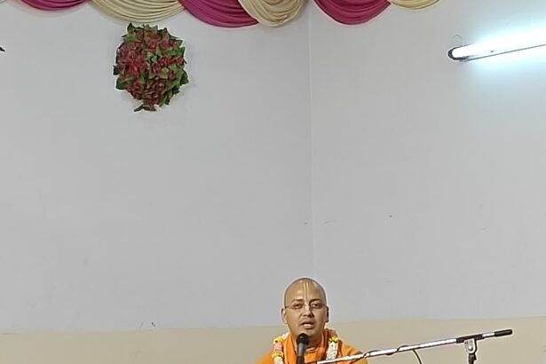 पांच सौ किलों फूलों से अभिषेक