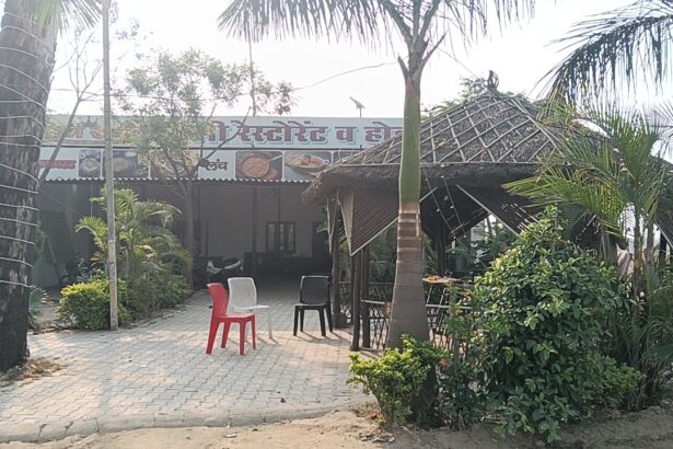 भाजपा नेता के होटल पर छापा