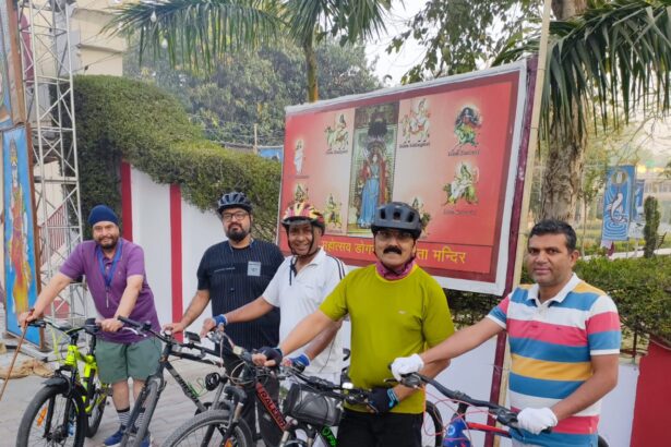विश्व स्वास्थ्य दिवस 7 अप्रैल* *साइक्लोमाइड फिट इंडिया के तत्वाधान में स्वास्थ्य जागरूकता साइक्लिंग का आयोजन* 7 अप्रैल को विश्व स्वास्थ्य दिवस के अवसर पर साइक्लोमाइड फिट इंडिया द्वारा स्वास्थ्य जागरूकता साइक्लिंग का आयोजन किया गया। इस आयोजन में अनेक विशेषज्ञ डॉक्टरों और स्वास्थ्य प्रेमियों ने सहभागिता की। प्रमुख अतिथियों में डॉ. ए एस जग्गी, डॉ. विजय मोगा, डॉ. नागेंद्र संधू, और मोहित नरंग शामिल थे। इस अवसर पर डॉ. अनिल नौसरान ने बताया कि साइकिलिंग सिर्फ घुटनों की सेहत के लिए ही नहीं, बल्कि पूरे शरीर के अंगों को स्वस्थ रखने में सहायक है। इसके साथ ही उन्होंने यह भी बताया कि साइकिलिंग पर्यावरण के लिए नुकसानदायक नहीं है, बल्कि यह एक स्वस्थ और पर्यावरण के अनुकूल परिवहन का साधन है। यह आयोजन लोगों को स्वास्थ्य के प्रति जागरूक करने के साथ-साथ साइक्लिंग को एक जीवनशैली के रूप में अपनाने के लिए प्रेरित करता है।