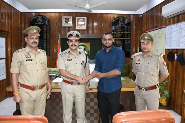 DIG नैथानी की अभिनव को बधाई