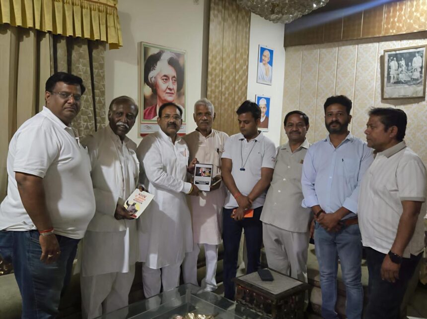 जयंती पर सांसद घर-घर गए