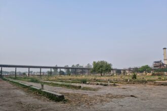 किसानों गन्ना दे दो वर्ना मिल पर ताला