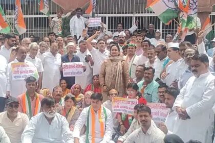 कांग्रेसी बोले इस्तीफा दें सीएम योगी