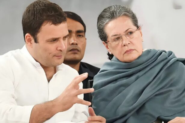 सोनिया व राहुल के पुतले फूंके