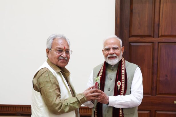 पीएम मोदी से मिले डा. वाजपेयी