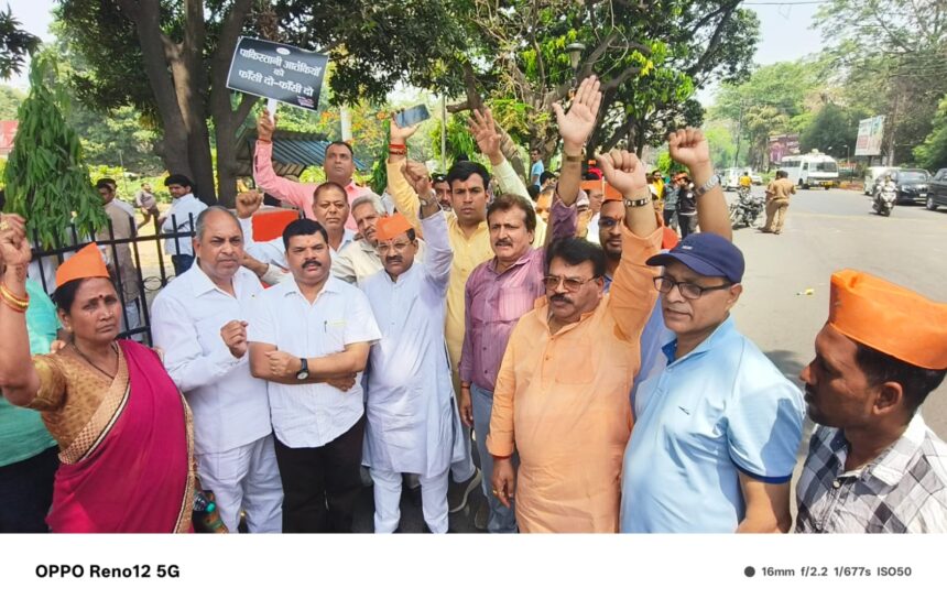कम से काम आज तो ना खोलते शराब का ठेका