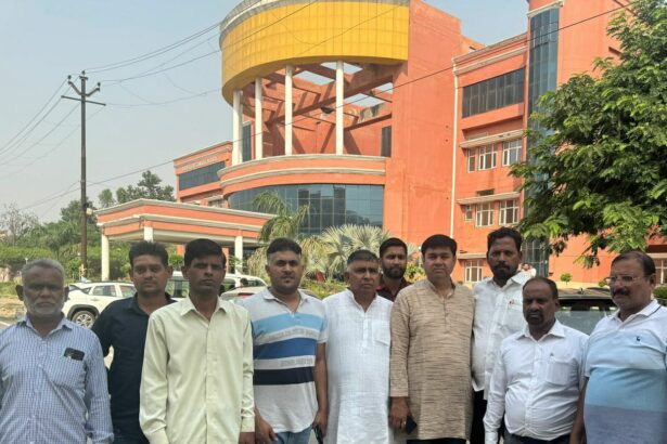 11 साल की दलित रेप पीड़िता से कांग्रेसी मिले