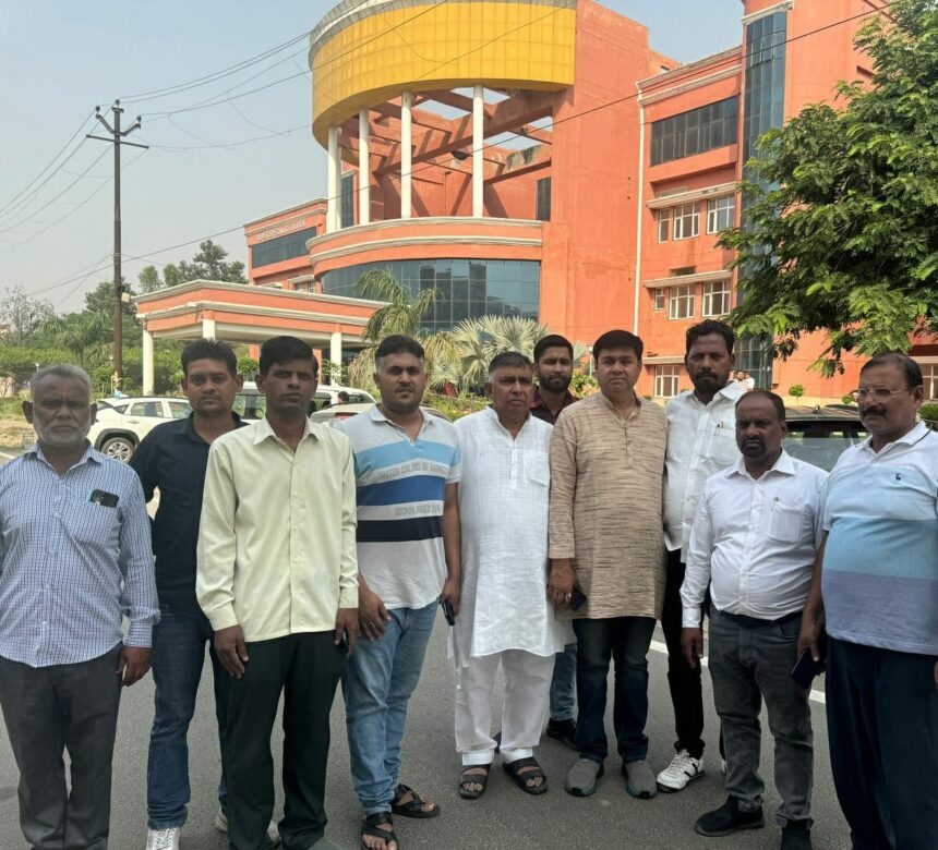 11 साल की दलित रेप पीड़िता से कांग्रेसी मिले