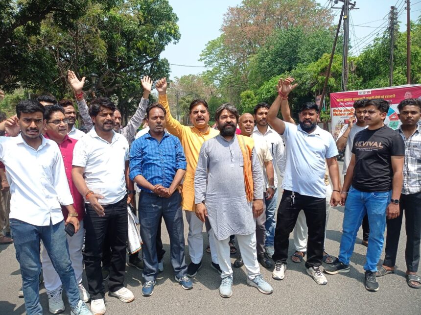 ममता का पुतला फूंकने पर सूबे में पहली FIR±´°
