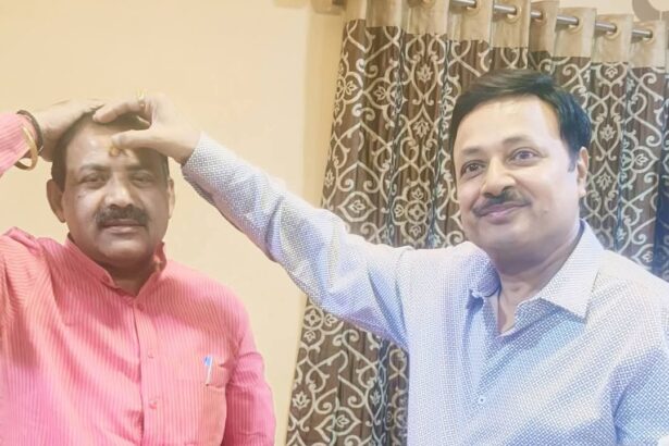 संजय जैन के आवास पर विवेक का स्वागत