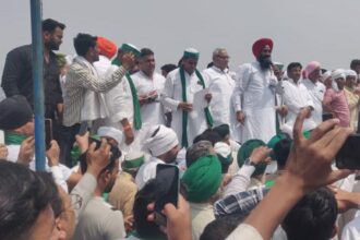 कांग्रेस राकेश टिकैत के साथ