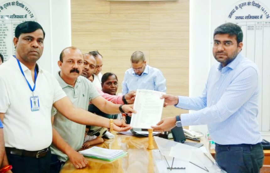 DM साहब इन पर करा दो FIR