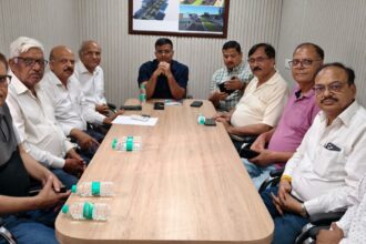 नगरायुक्त की गड़बड़ी पर FIR की चेतावनी