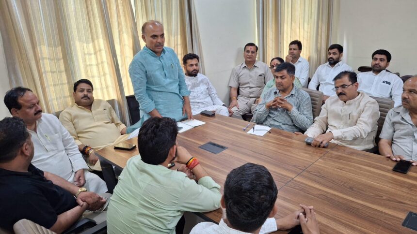 वक्त की जमीन पर मॉल, होटल, मल्टी स्टोरी बिल्डिंगें