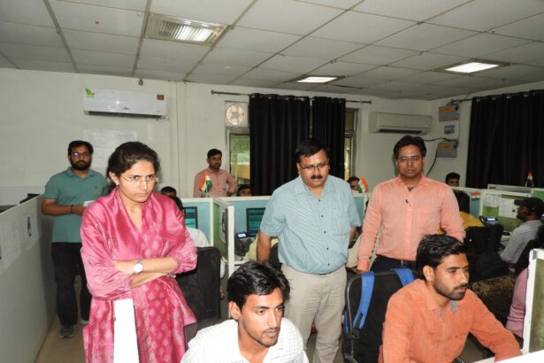 मेरठ: एमडी ने लिया कंट्रोल रूम का जायजा