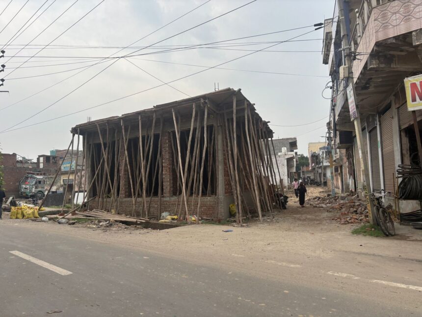 जोन ए-3 में जेई ने करा दिया अवैध निर्माण