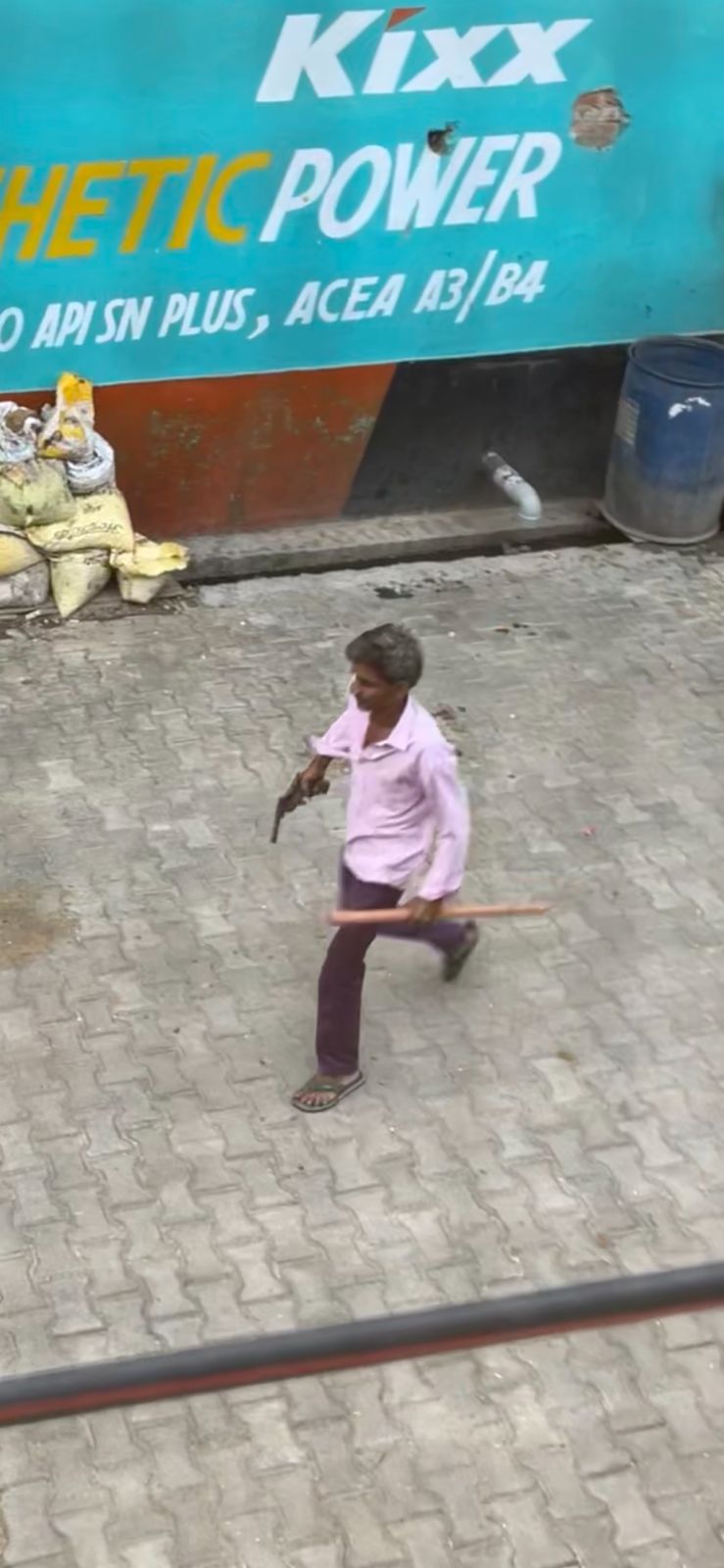 होमगार्ड की पत्नी की जिंदगी तबाह कर देंगा दरोगा
