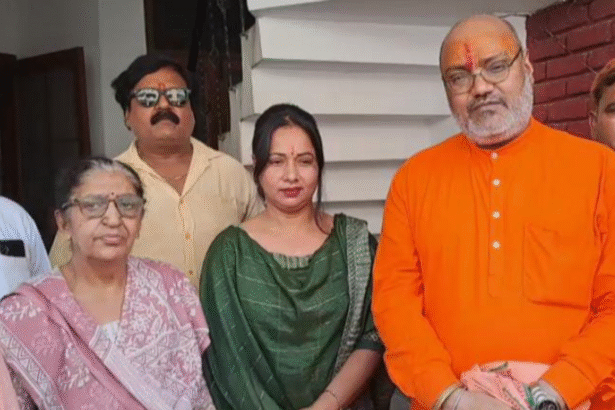 जेल में बंद सचिन के परिवार से मिले यति