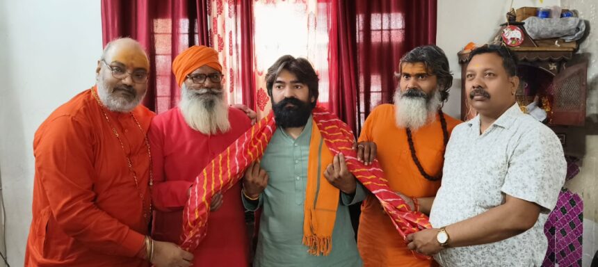 यति ने अफसरों को बताया योगी विरोधी