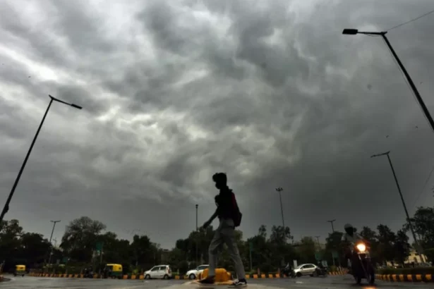 दिल्ली को बेसब्री से बारिश का इंतजार