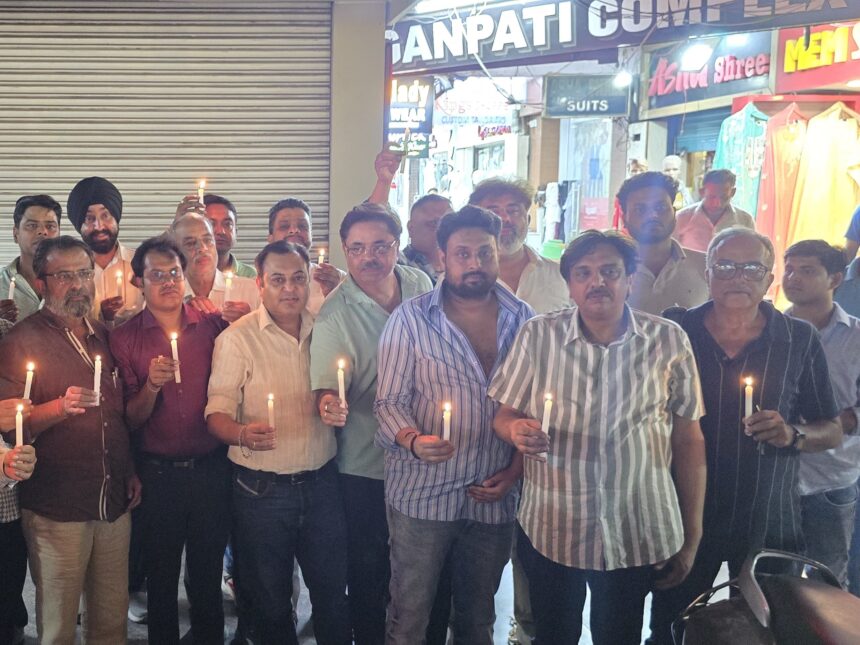 पूरा शहर श्रद्धांजली को उमड़ा