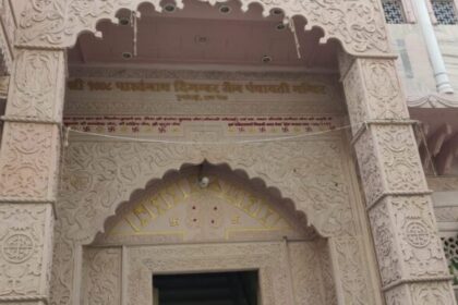 हे प्रभु! धर्म को बना बैठे धंधा