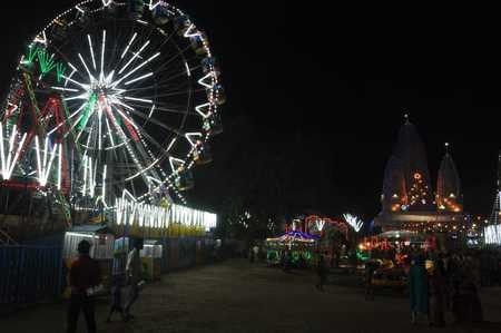 नौचंदी में कई बार गुल कर दी ठेकेदार