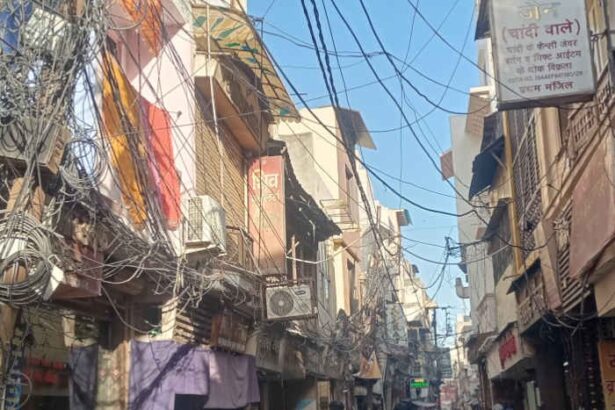 शहर सराफा में सिर पर झूल रही मौत