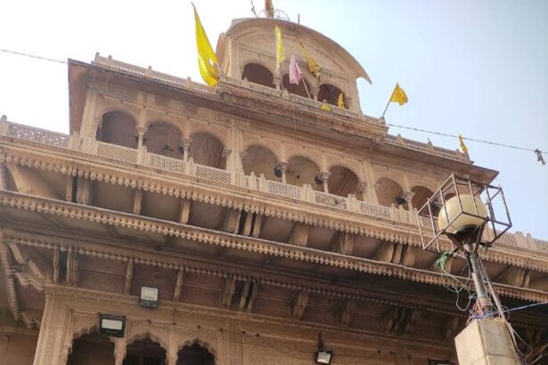 कुंज गली है असली वृंदावन