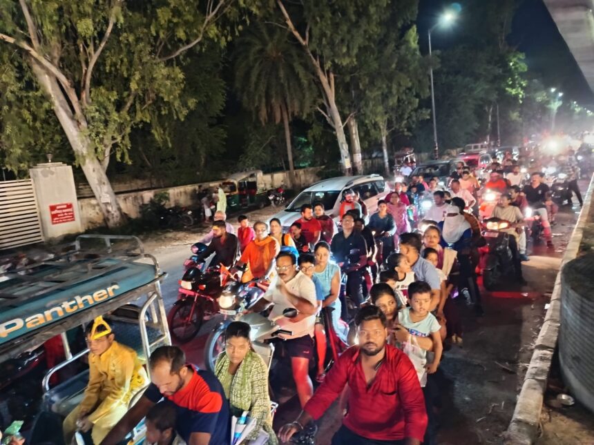 सोफीपुरम के सामने भयंकर जाम