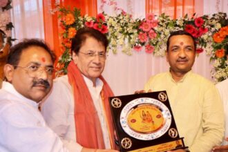 सांसद ने लिया शिविरों का जायजा