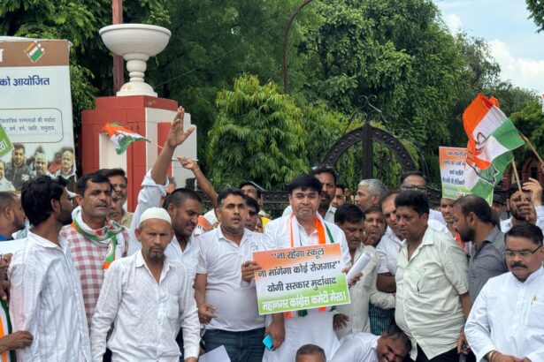 विरोध में गरजे कांग्रेसी