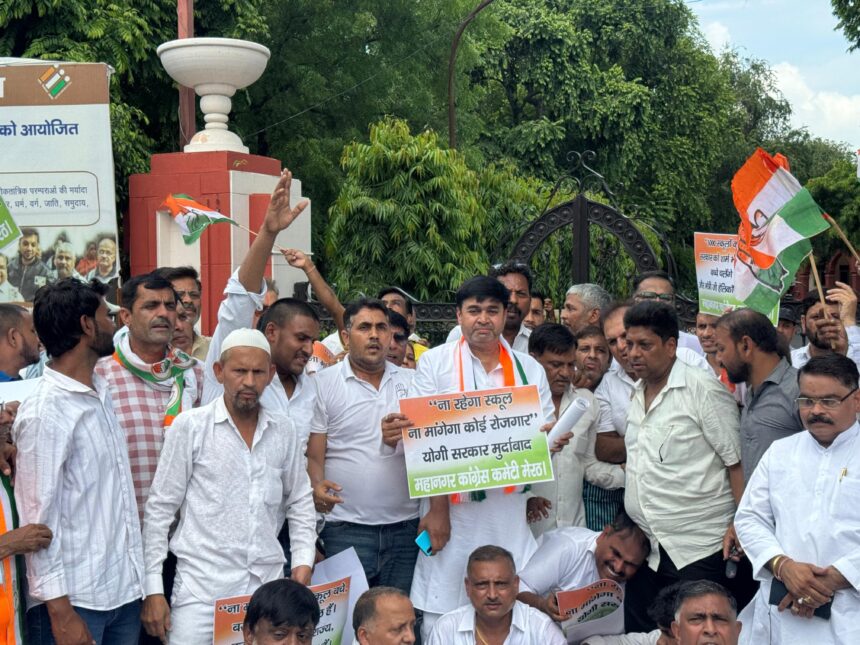 विरोध में गरजे कांग्रेसी