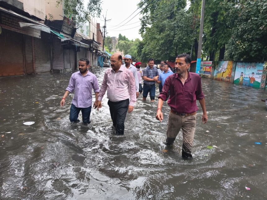 पूरा शहर बारिश में पानी-पानी