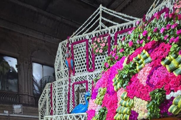 बिहारी जी पहुंचे पिता पुत्र